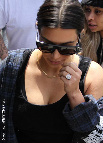 Kim Kardashian robbed at gunpoint