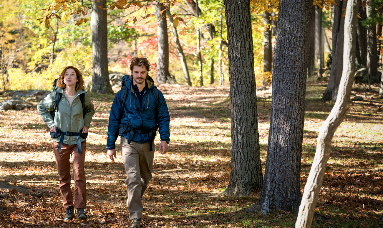 Ellie Kemper and Luke Grimes in Happiness for Beginners